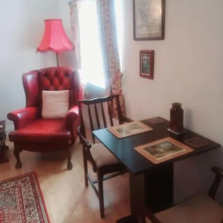 Charming, Wonderfully Cosy One Bedroom شقة *